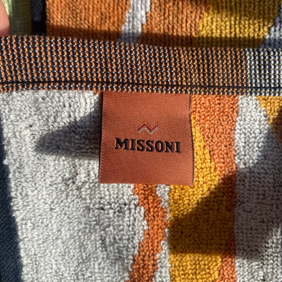 Missoni Hugo Towel NWT - Picture 6 of 10